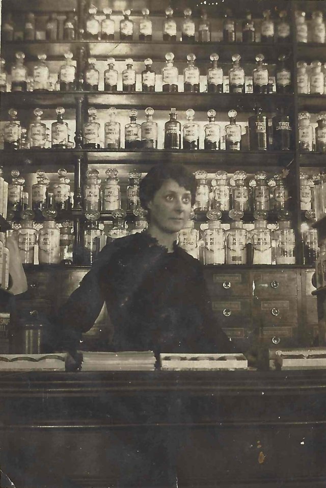 Elizabeth Gray Davidson in Boots, Argyle Place, Edinburgh 1920s